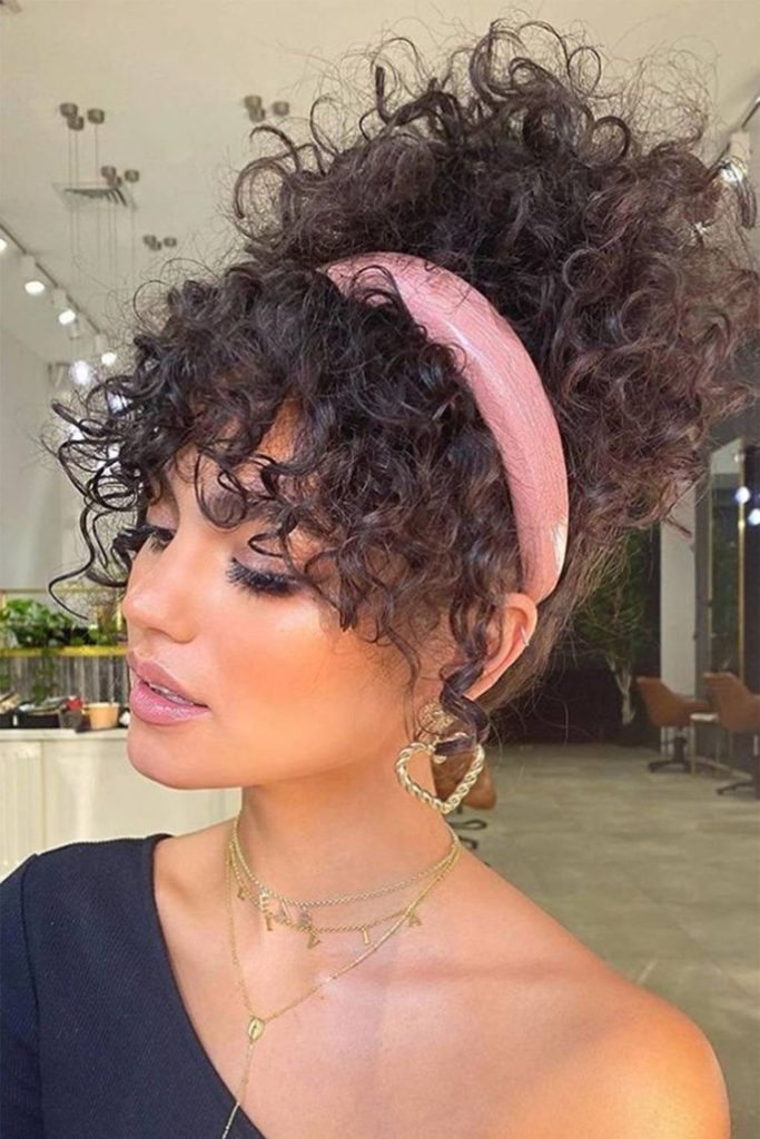 5 cute & easy ways to style your curls for summer. 